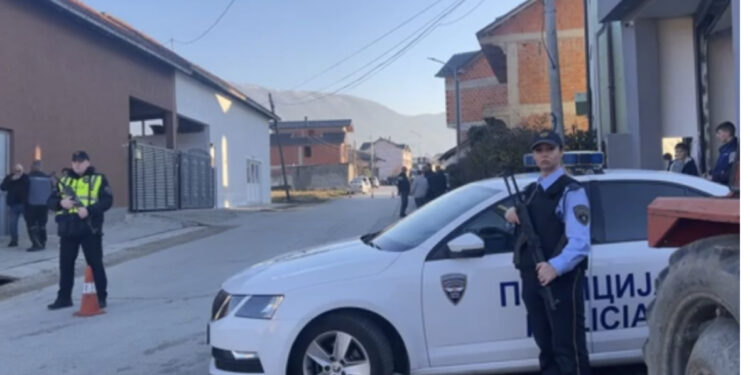 Detaje nga krimi i rëndë në Tetovë / 60-vjeçari vrau djalin e xhaxhait me nusen pas sherrit për parkimin, i plagosur rëndë djali