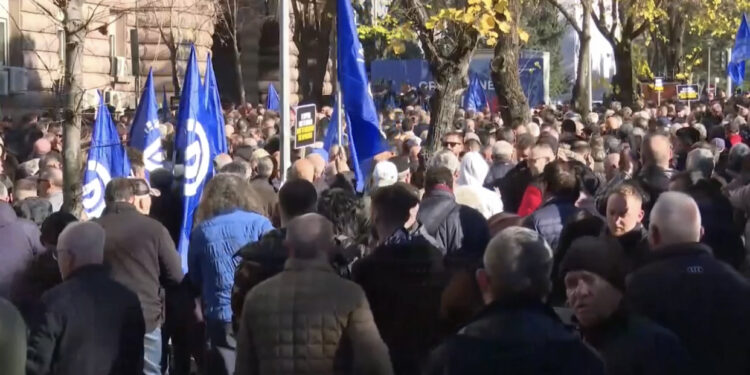 LIVE-SPAK-u brenda, Berisha mes protestuesve para Kryesisë së Kuvendit