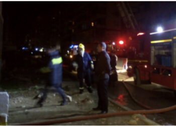 Shkrumbohet nga flakët banesa në Fier, shpëton i moshuari