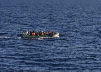 Tragjedi në ujërat e Francës, përmbyset anija me emigrantë, të paktën 1 viktimë