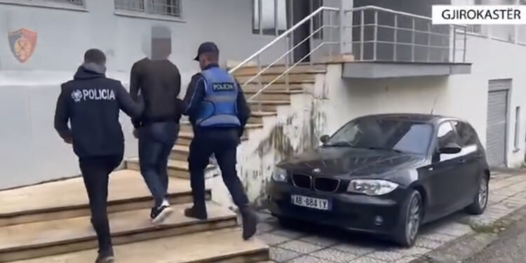 Transportonte emigrantë të paligjshëm drejt Europës, në pranga i riu shkodran