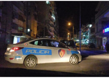 3 grabitës me armë, shkëmbim zjarri mes tyre dhe policisë, çfarë ndodhi