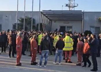 Plas në Marinzë/ Puntorët e naftës  ngrihen në protestë kundër Bankers: Na rrisni pagat, po na shfrytëzoni