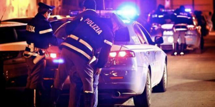 Shokuese! Vajza gjen trupin e dekompozuar të së ëmës në sënduk