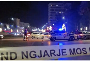 Polici plagosi 26-vjeçarin në Fier, njoftimi: I riu goditi me grusht në fytyrë efektivin