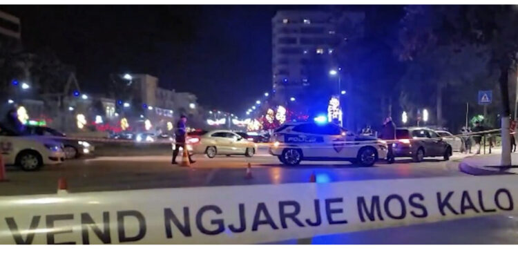 Polici plagosi 26-vjeçarin në Fier, njoftimi: I riu goditi me grusht në fytyrë efektivin