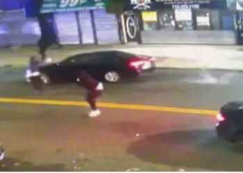 VIDEO/ Momenti kur tre të armatosur i zënë pritë dhe vrasin një 28 vjeçare në Nju Jork