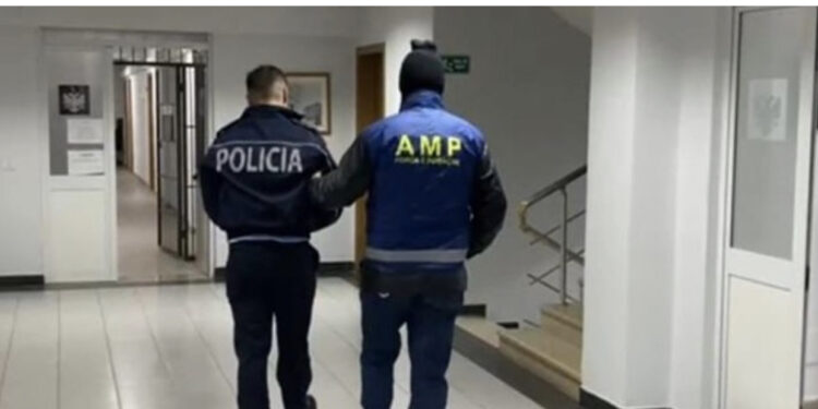 EMRAT/ Lejonin kalimin drejt vende të BE, arrestohen dy efektivë policie në Rinas