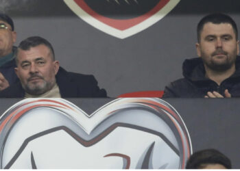 Në gjyq për shitblerje të votës, kryebashkiaku shijon i qetë ndeshjen e Egnatias