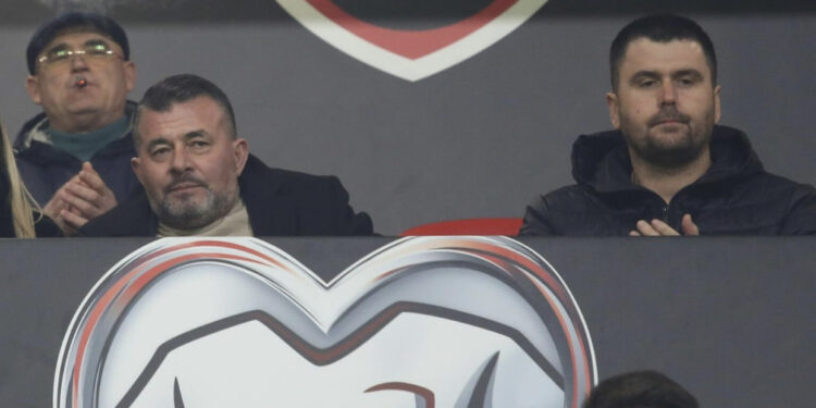 Në gjyq për shitblerje të votës, kryebashkiaku shijon i qetë ndeshjen e Egnatias