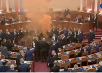 Tym e flakadanë! Opozita “përmbys” Parlamentin, përjashtohet Noka