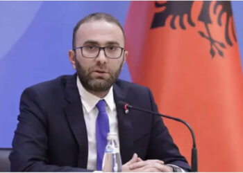 VIDEO/ Bardhi “braktis’ Berishën/ Nuk i bashkohet Kuvendit ku doktori kërkon rikonfirmin në krye të PD