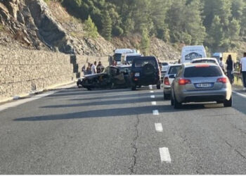 Aksident i rëndë në Rrugën e Kombit, përplasen 6 makina, 2 të lënduar