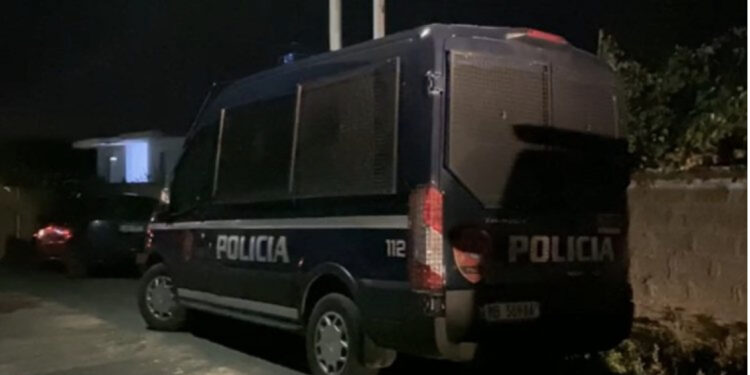 DETAJE- Efektivi në Fier plagos djalin e kolegut