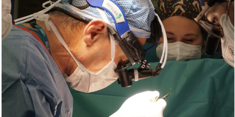 Realizohet transplanti i parë i zemrës së pushuar tek një fëmijë