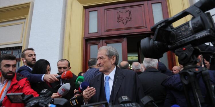 Berisha: Akti ndaj gazetarit Qyno është një akt tipik i një regjimi policesk, është një rrëmbim shtetëror