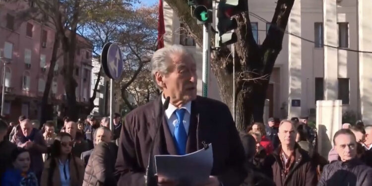 LIVE-Protestë për vulën, Berisha: Vështirë të gjeni një më të mirë se unë