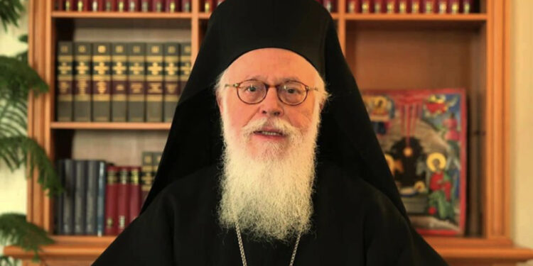 Janullatos uron Krishtlindjen: Çdo popull ka problemet e tij, le të ecim para