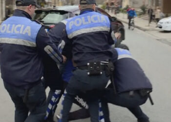 E rëndë në Fier/ Rrëmbehet dhe tentohet të përdhunohet një vajzë