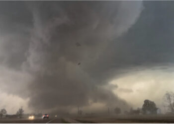 Ngjarja e pazakontë / Tornadoja merr me vete foshnjën 1-vjeçar, i vogli shpëton mrekullisht nga një pemë e rënë