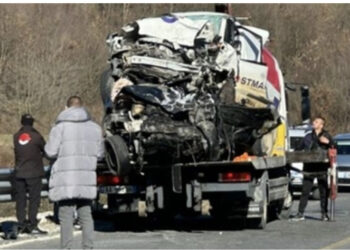FOTO/ Makina u bë copë- copë në humnerë, këta janë dy të rinjtë që vdiqën
