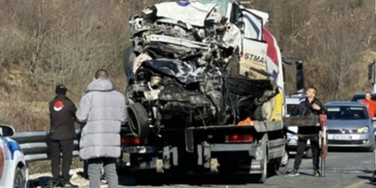 FOTO/ Makina u bë copë- copë në humnerë, këta janë dy të rinjtë që vdiqën