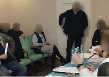 PAMJE TË RËNDA/ Këshilltari ukrainas hedh granatë në mes të mbledhjes, një i vrarë e dhjetëra të plagosur