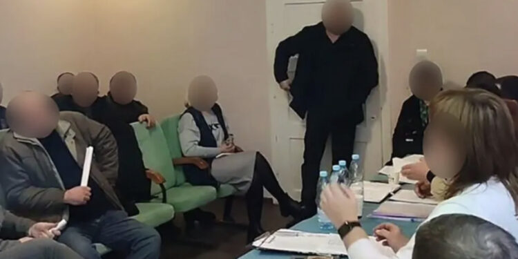 PAMJE TË RËNDA/ Këshilltari ukrainas hedh granatë në mes të mbledhjes, një i vrarë e dhjetëra të plagosur
