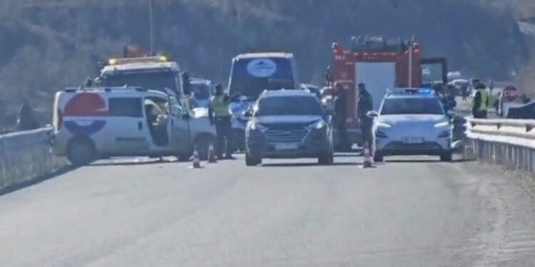 Makinat bëhen copë- copë! Tetë të plagosur, një në gjendje kome