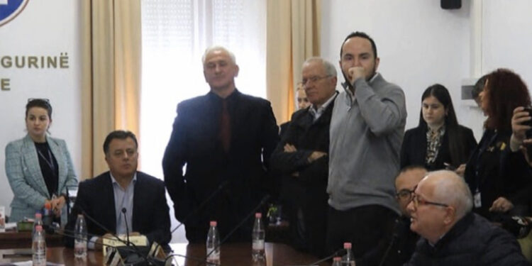 “O Nasip, o çuna, çfarë do të bëjmë?”! Noka i zë karrigen, opozita bllokon “Sigurinë”