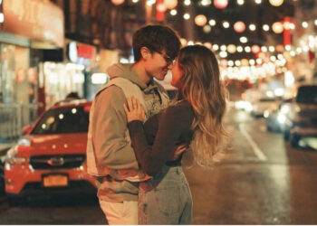 Shenjat që tregojnë se ai ju pëlqen edhe pse nuk e pranon