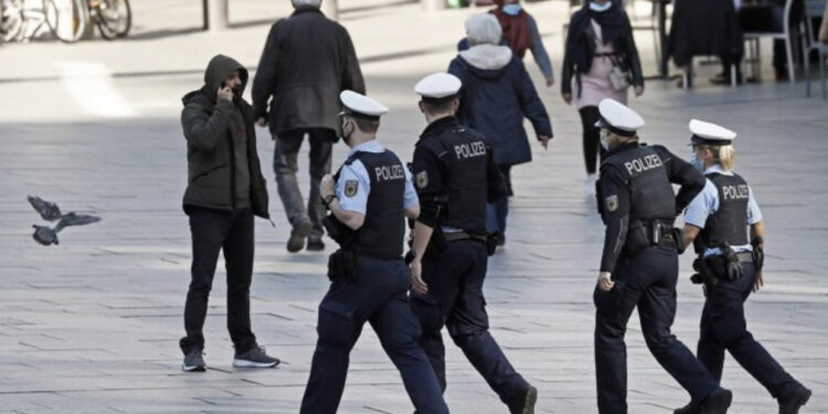 EMRAT/ Lokalizohen në Gjermani, ekstradohen drejt Shqipërisë dy të dënuar me burg