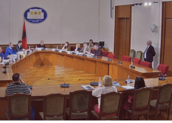 EMRAT/ Kush janë anëtarët e Këshillit të Mandateve që do vendosin për fatin e Berishës