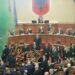 Parlamenti miraton buxhetin mes kaosit, mbyllet seanca