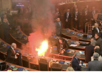 PS miraton rregulloren, përjashtim dy muaj për deputetët që krijuan kaos në Kuvend