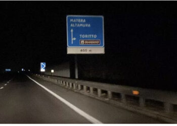 Dëgjoi një zhurmë dhe doli jashtë, makina përplas për vdekje shqiptarin