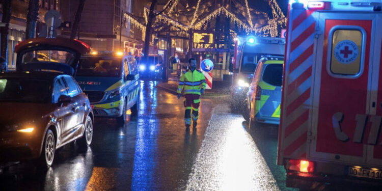 Sherr mes disa personave për këngën e Krishtlindjes në Gjermani, tre të plagosur