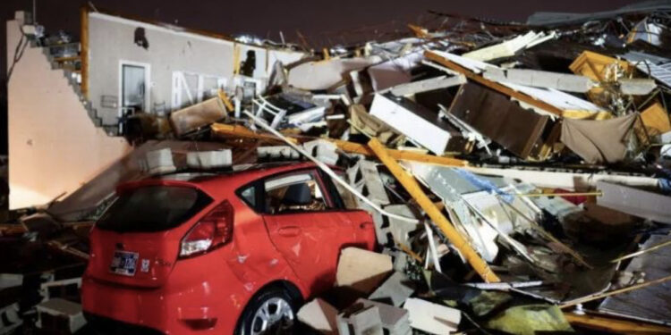 Tornadot dhe stuhitë godasin SHBA-të, 6 të vdekur