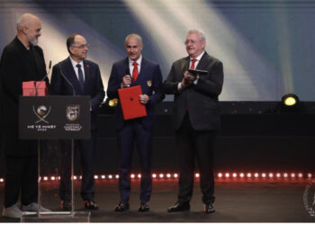 Begaj i dorëzon pasaportën Sylvinho-s, nuk mungojnë batutat mes Ramës dhe Hysajt