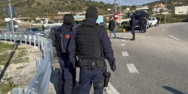 Vrasja e 41-vjeçarit në Fier, dyshohet se autorët janë larguar drejt Vlorës