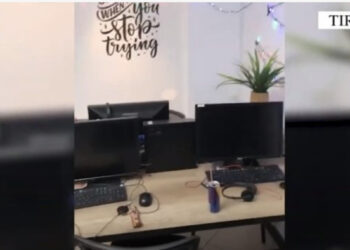 Mashtronin të huajt për të investuar në bursa fiktive, arrestohen dy administratorët e një call centeri në Tiranë