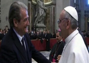 Në pritje të vendimit nga SPAK, Berisha uron shqiptarët për Krishtlindjet