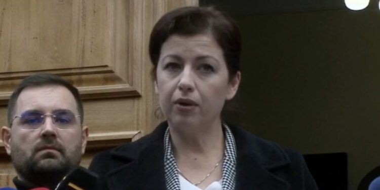 Grupi parlamentar demokrat dorëzon padi në Kushtetuese: Të anulohet marrëveshja për emigrantët me Italinë