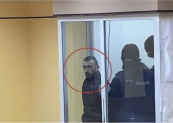 “Po iki të marr kafe”! Drejtori i burgut të Peqinit: Sokoli i vuri pistoletën në qafë policit