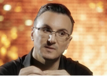 Sëmundja e rëndë i mori nënën, Eno Popi rrëfen i prekur pengun që i ka mbetur: Shijojini prindërit sa i keni