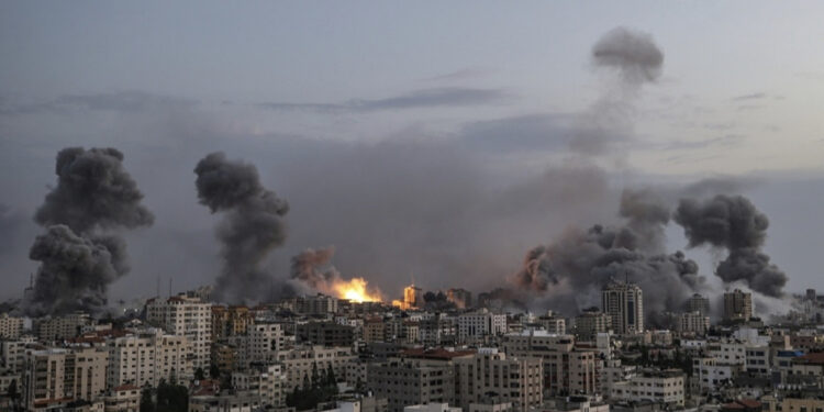 Izraeli bombardon jugun e Gazës, pas kërcënimeve të Hamasit për pengjet
