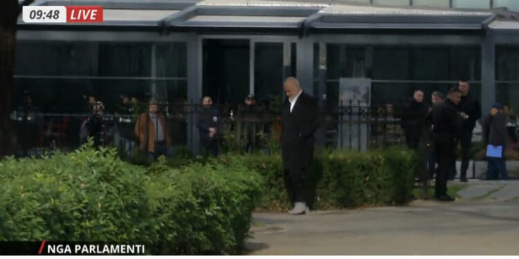 Si u fut Rama Parlament për të votuar arrestimin e Berishës
