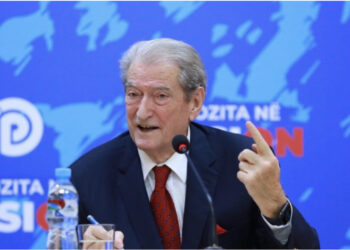 LIVE-Fjalimi i fundit në Këshill: Duan të më fusin brenda, por unë jam Sali Berisha