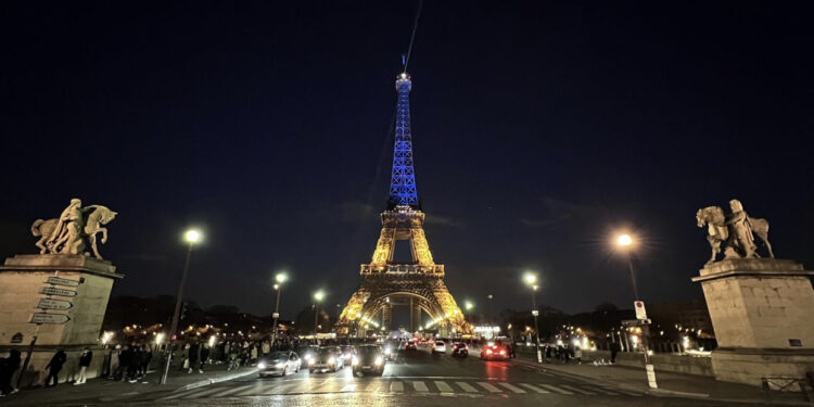 Stafi hyn në grevë, mbyllet Kulla Eiffel