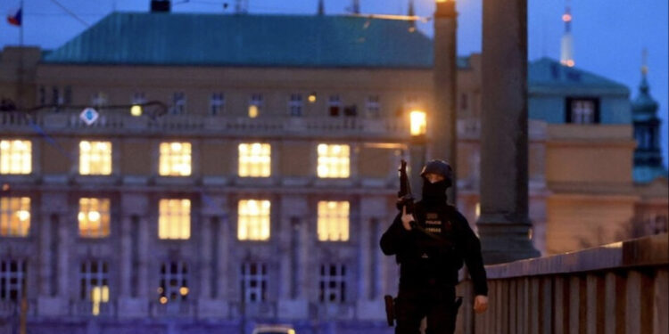 Sulmi në Pragë/ Po jepte provimin e gjuhës shqipe, studenti tregon momentet e tmerrit: Si i shpëtuam plumbave